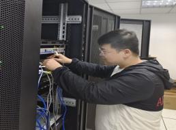 《榜樣在身邊》系列報道——王海宇、徐蕾：青春奮斗正當時